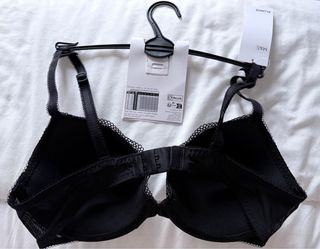 Sujetador encaje negro Marks & Spencer