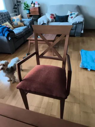 Mesa comedor y 4 sillas madera y cristal.