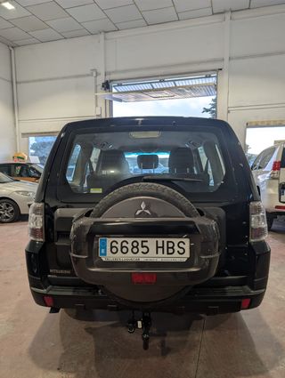 Mitsubishi Montero 2011