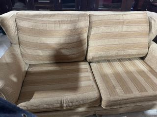 Sofá clásico 2 plazas beige/marrón