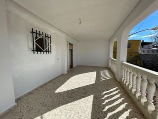 Chalet en venta en Peña de las Águilas en Elche