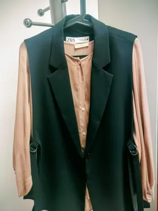 Chaleco negro Zara