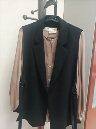 Chaleco negro Zara