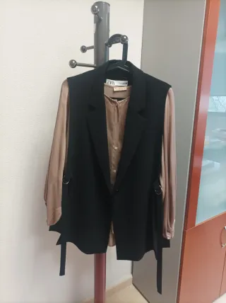 Chaleco negro Zara