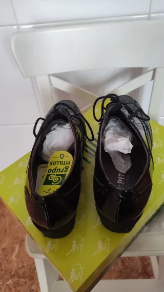 Zapatos Pitillos Negros/Burdeos Talla 37