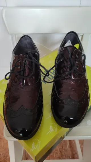 Zapatos Pitillos Negros/Burdeos Talla 37
