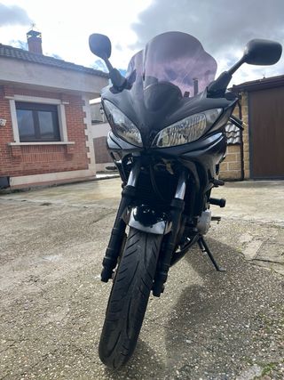 Yamaha FZ6S Negra y Dorada