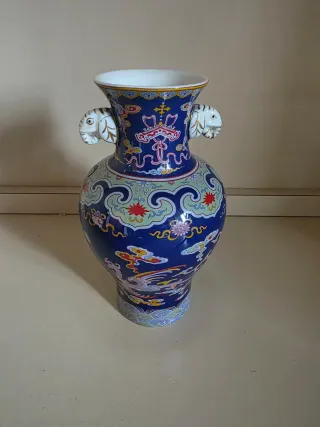 Vaso porcellana draghi e manici elefante