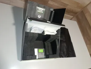 Xbox Series X con caja y 2 mandos