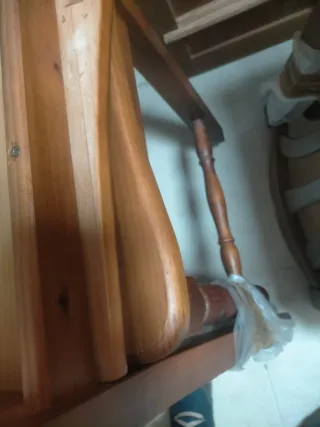 4 Sillas de Madera y Mesa Redonda Extensible