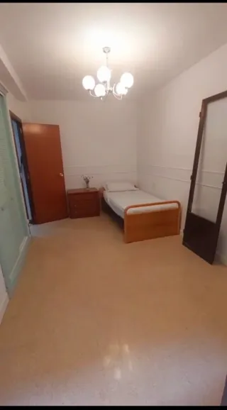 Habitacion en Tudela en piso con Terrazas y doble