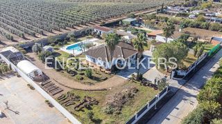 Chalet en venta en Carmona