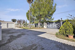 Chalet en venta en Carmona