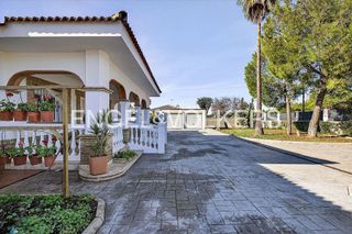 Chalet en venta en Carmona