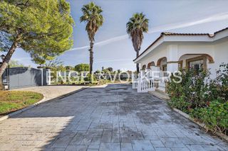 Chalet en venta en Carmona