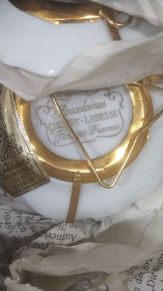 Vitrina madera vintage Limoges figuras