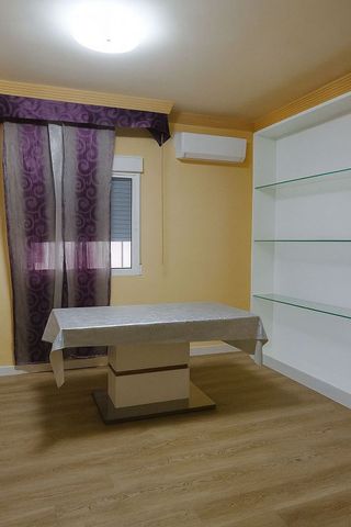 Casa adosada en venta en Santos de Maimona (Los)