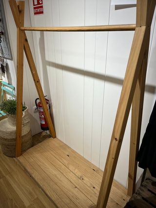 Perchero de madera estilo A