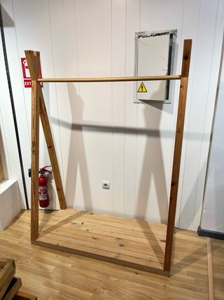 Perchero de madera estilo A