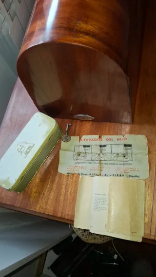 Máquina de coser Alfa antigua