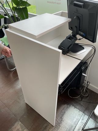 Mostrador de oficina blanco