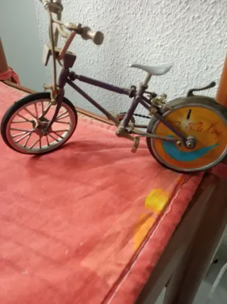 Bicicleta miniatura con encendedor