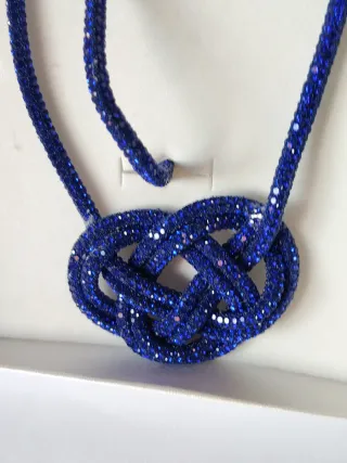 Collana artigianale blu con nodo marinaro
