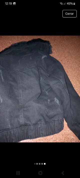 Cazadora corta pelo negra