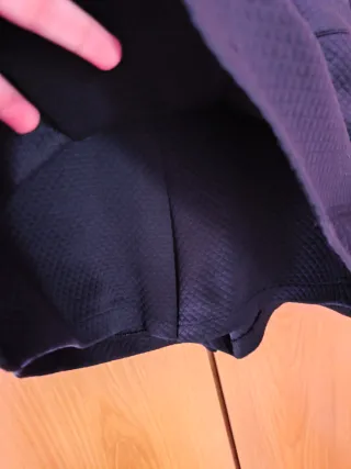 Falda pantalón negra texturizada