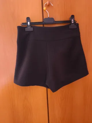 Falda pantalón negra texturizada