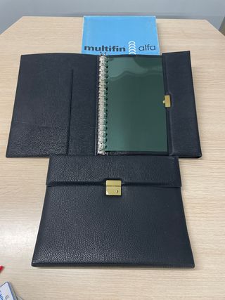 Carpeta negra 16 anillas con cierre