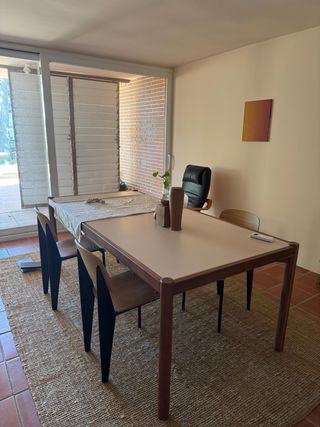 Mesa redonda y 4 sillas Jean Prouvé