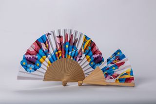 Abanico de algodón y madera multicolor