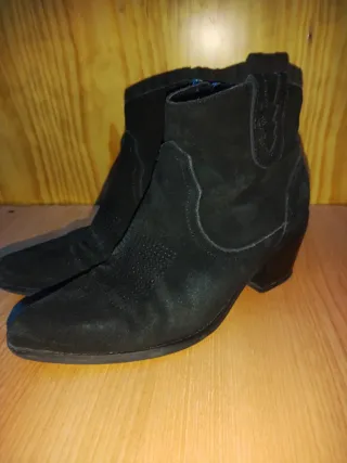 Botines de ante negros
