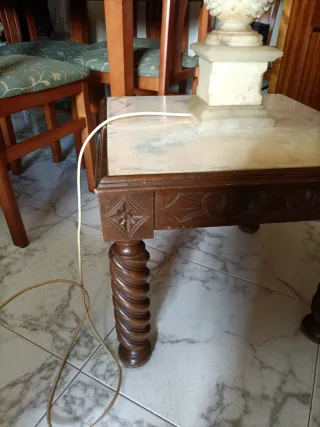 Conjunto Mesa auxiliar madera y mármol y lampara