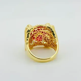 SELLO 4 PANTERAS CON PIEDRA OVALADA ROJA. Oro18K.