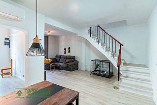 Casa adosada en venta en Coín