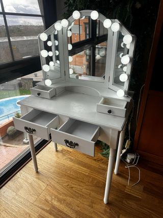 Tocador con espejo y luces LED