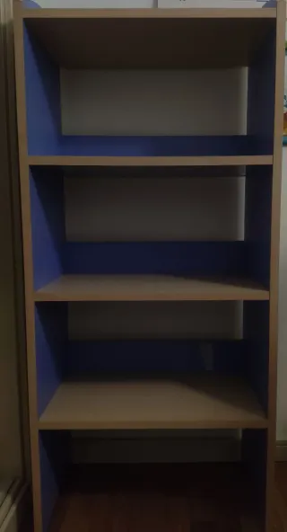 Librería de madera azul y pino