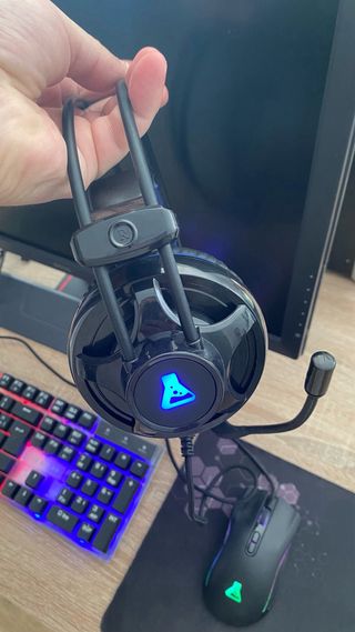 PC HP con Teclado, Ratón y Auriculares Gaming.