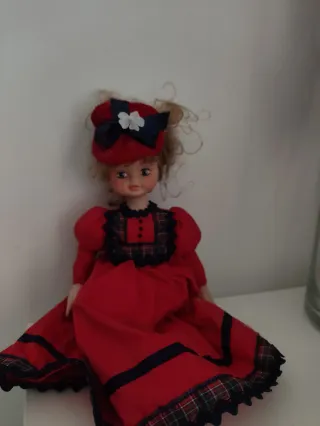 Muñeca de porcelana vintage