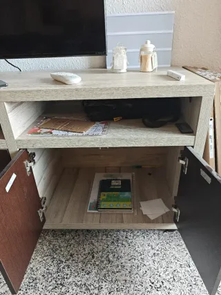 Mueble TV beige y marrón