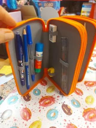 Astuccio portaoggetti blu con zip