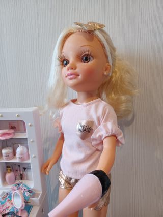 Nancy Un Día de Belleza Muñeca y Accesorios