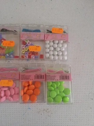 Lote abalorios letras y figuras
