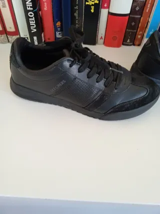 Zapatillas de piel negras