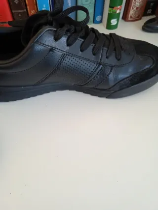 Zapatillas de piel negras