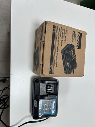 Cargador Makita DC10WD original