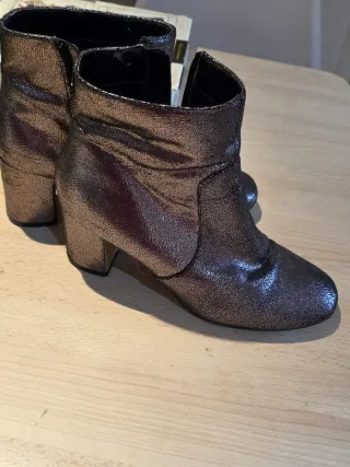 Botines Guess Plateados Talla40