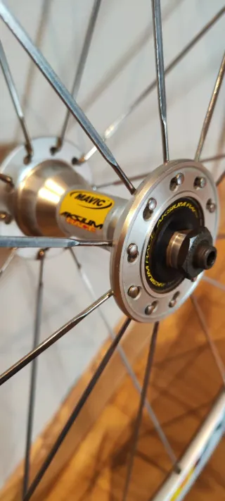 Rueda delantera Mavic Aksium Race